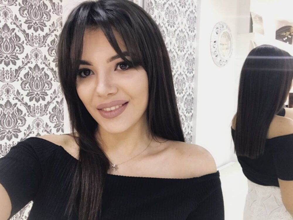 Beautiful OnlyXxandra camgirl in vrcamshot.com
