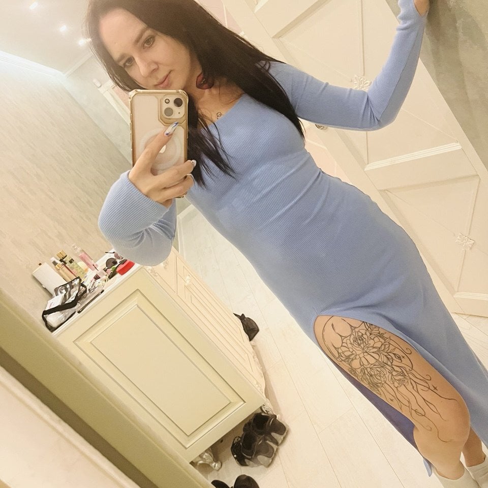Beautiful FuriosaGold_ camgirl in vrcamshot.com