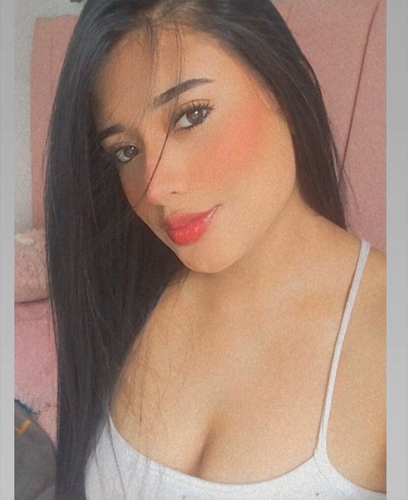 Beautiful claire_ricci camgirl in vrcamshot.com