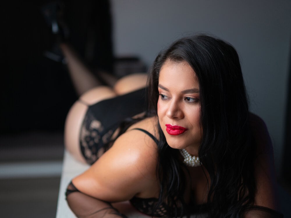 Beautiful MonserratLane camgirl in vrcamshot.com
