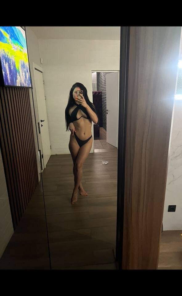 Beautiful AlexaGreyyy camgirl in vrcamshot.com