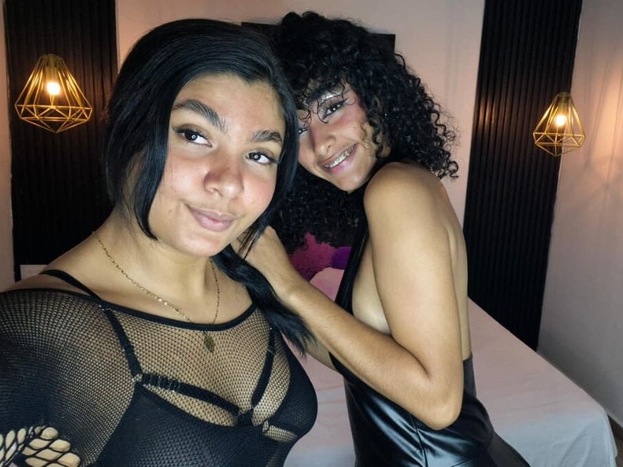 Beautiful VENEZOLAN_CUTE555 camgirl in vrcamshot.com