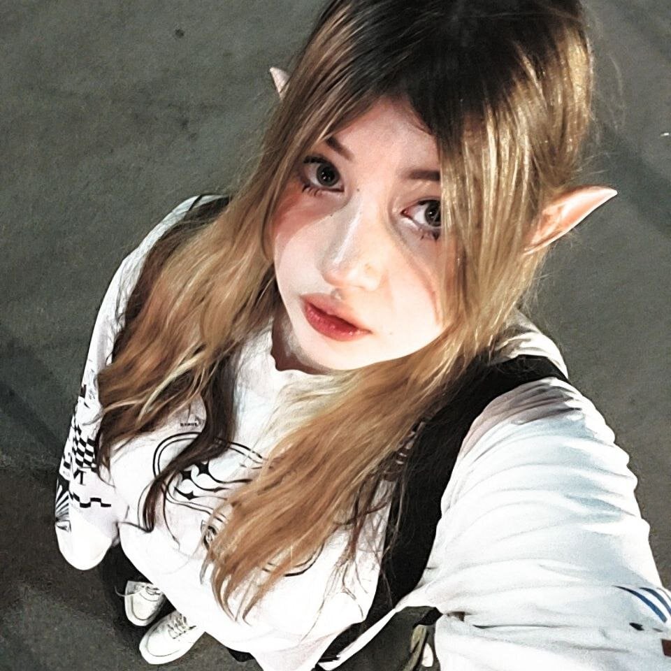 Beautiful Ultrushka camgirl in vrcamshot.com