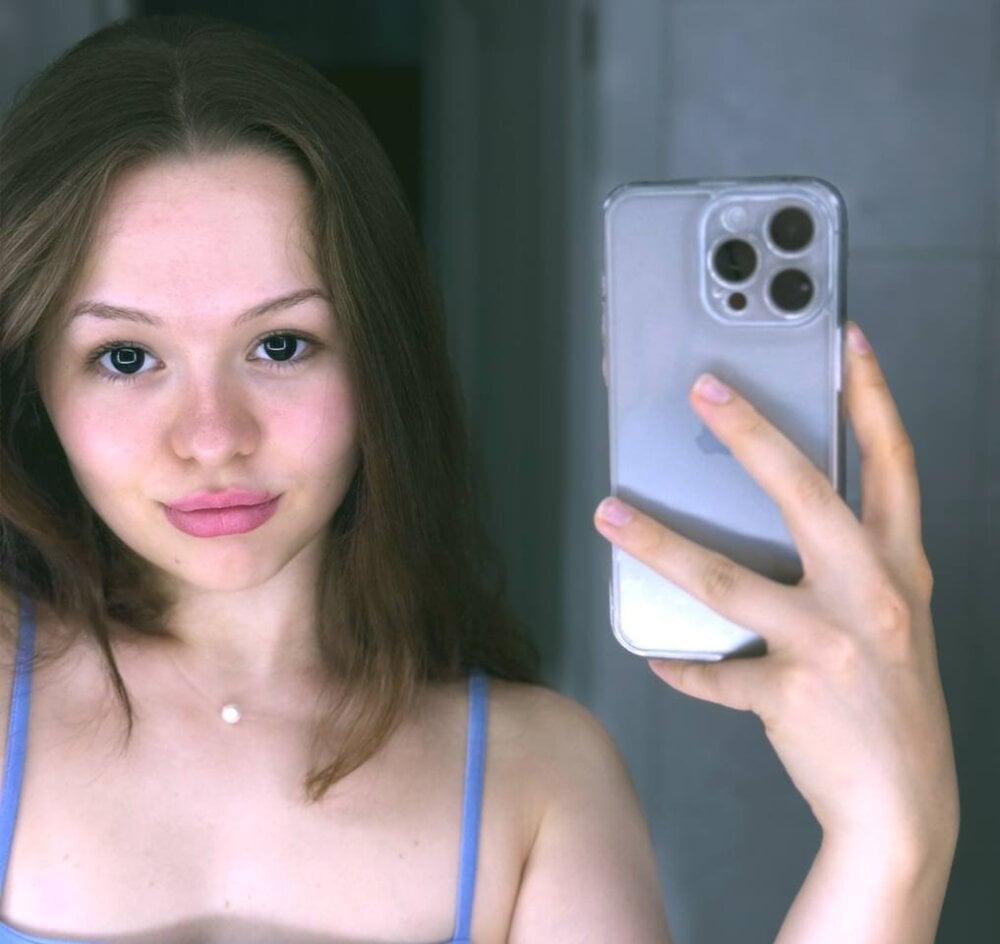 Beautiful sweetie_kathy_ camgirl in vrcamshot.com