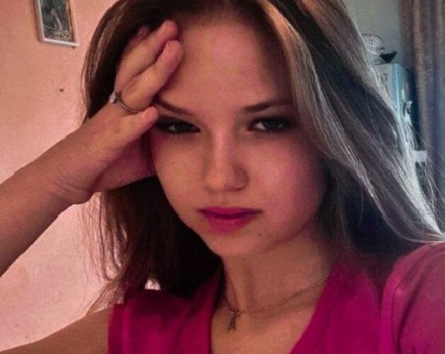Beautiful hidden_charm_ camgirl in vrcamshot.com