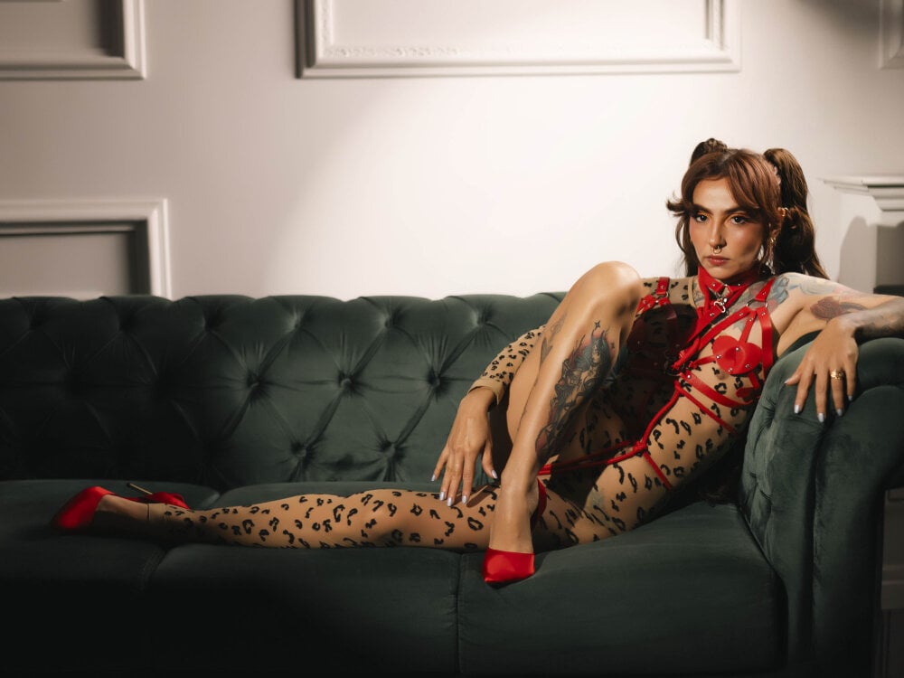 Beautiful Evangelyne_1 camgirl in vrcamshot.com