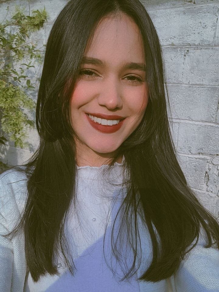 Beautiful NhoanBrunette camgirl in vrcamshot.com