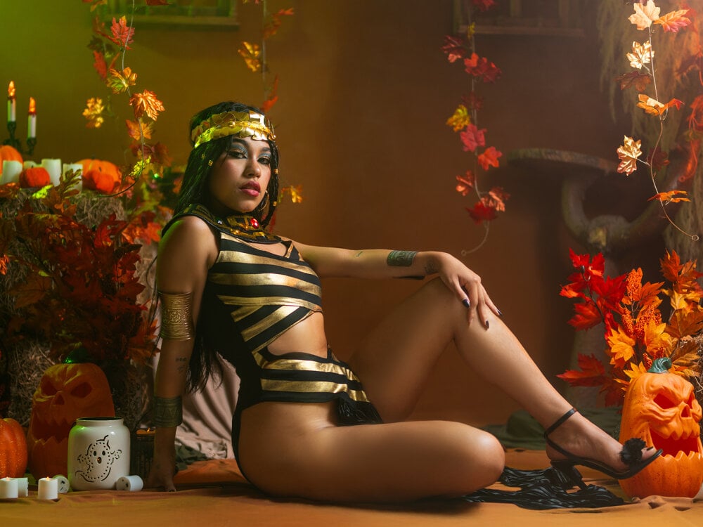 Beautiful ZafiraRose camgirl in vrcamshot.com