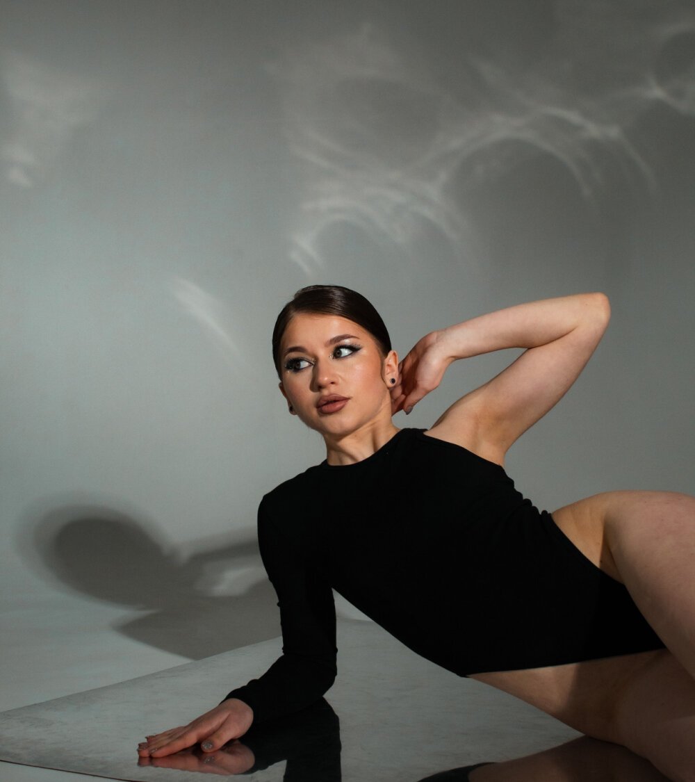 Beautiful YoursGirlAlice camgirl in vrcamshot.com