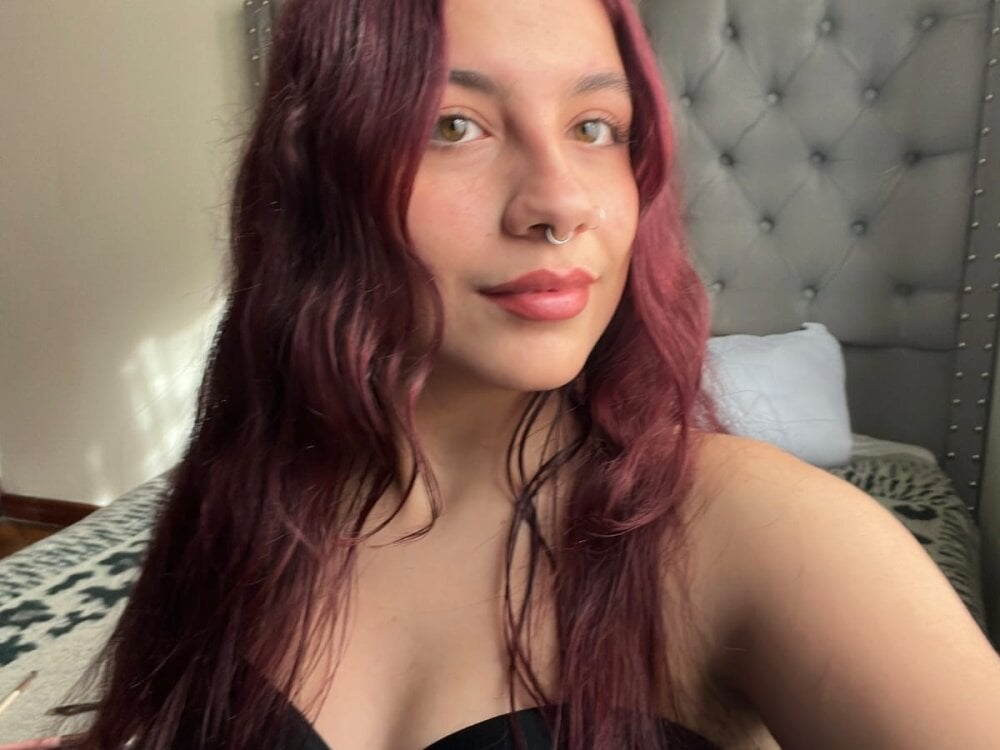 Beautiful Regina_blum camgirl in vrcamshot.com