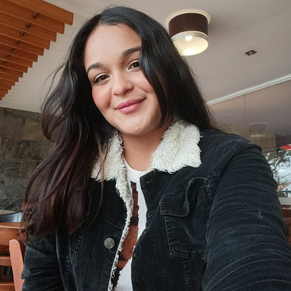 Beautiful PlaywithStepmom camgirl in vrcamshot.com