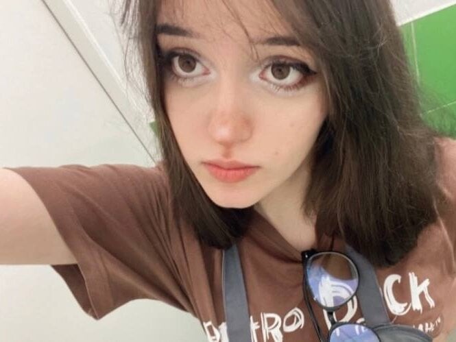 Beautiful kamila_blush camgirl in vrcamshot.com
