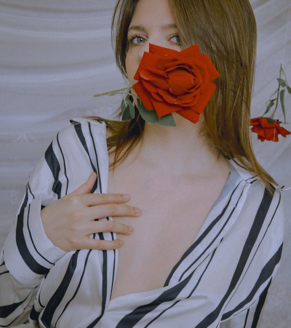 Beautiful PollyRouge__ camgirl in vrcamshot.com