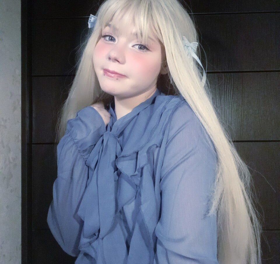 Beautiful mellybloom camgirl in vrcamshot.com