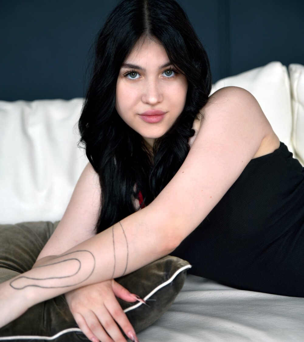 Beautiful Lolly_Tease camgirl in vrcamshot.com