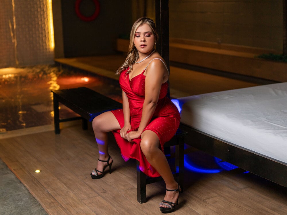 Beautiful MelodySanz camgirl in vrcamshot.com