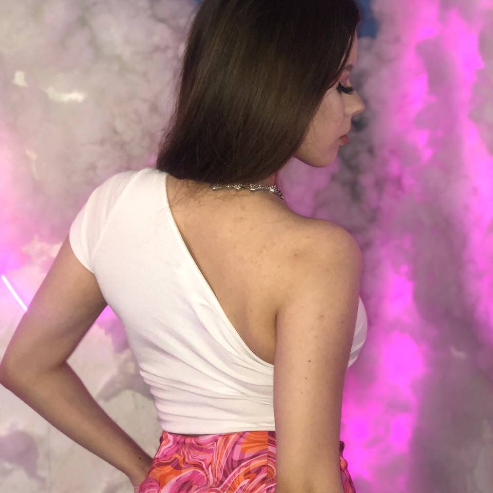 Beautiful _v_i_t_a_ camgirl in vrcamshot.com