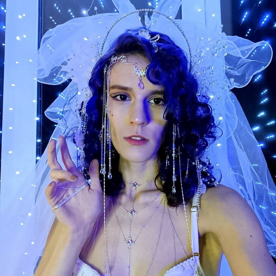 Beautiful Auralana camgirl in vrcamshot.com