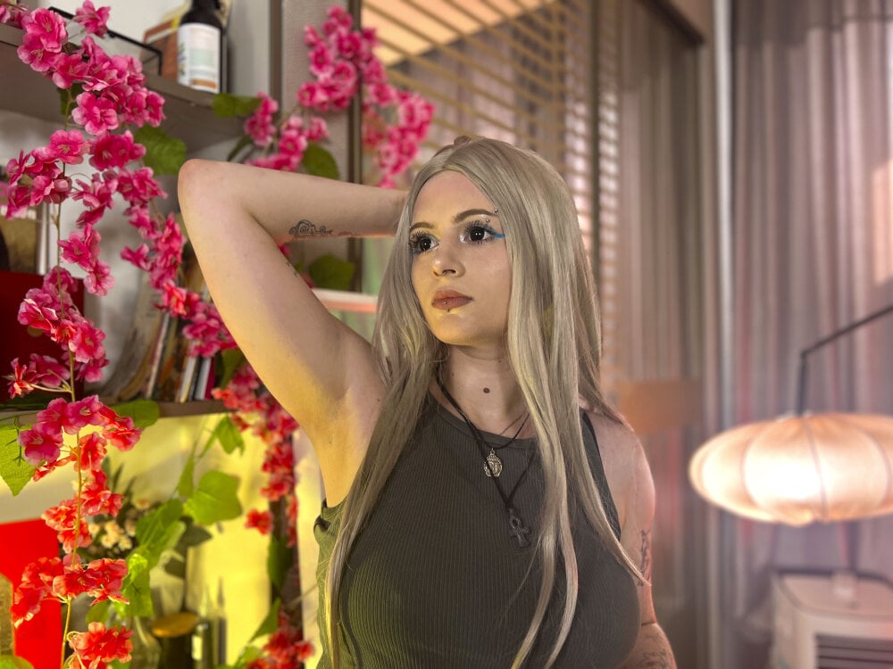 Beautiful Selynx camgirl in vrcamshot.com