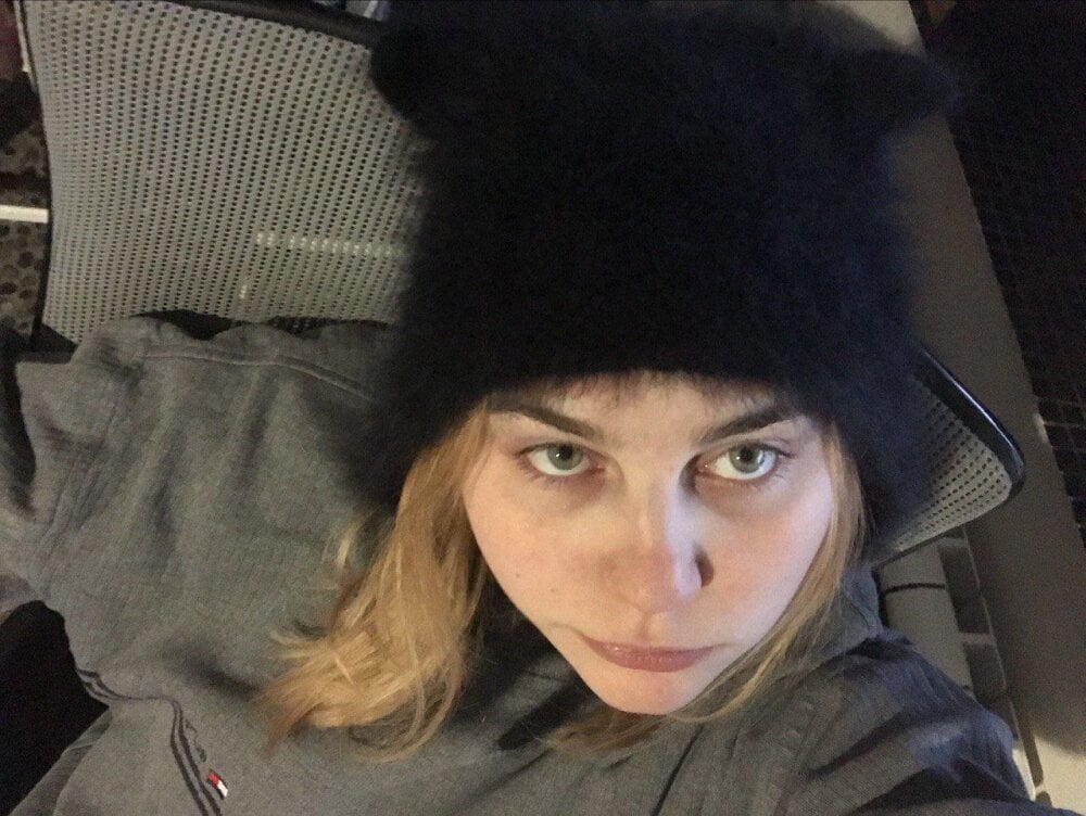 Beautiful Rene_Shine camgirl in vrcamshot.com