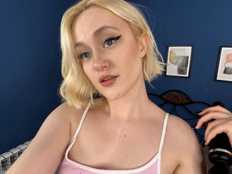 Beautiful flory_white__ camgirl in vrcamshot.com