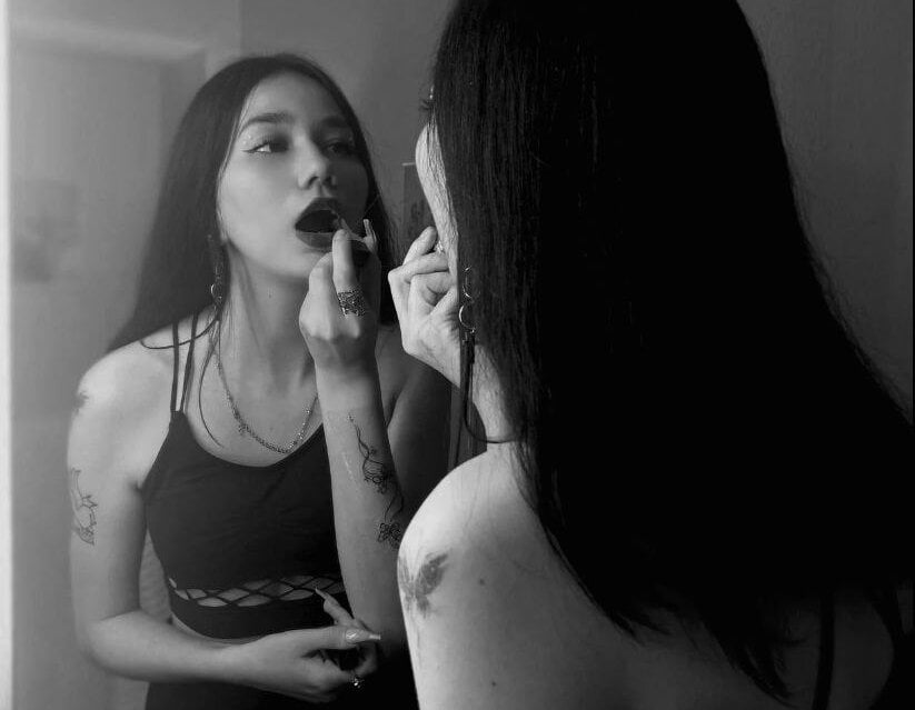 Beautiful Little_Shawty_Witch camgirl in vrcamshot.com