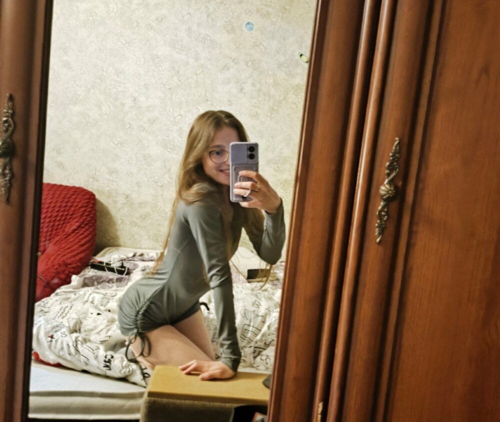 Beautiful _Velin camgirl in vrcamshot.com