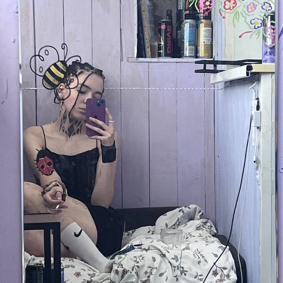 Beautiful ArielaWeiss camgirl in vrcamshot.com