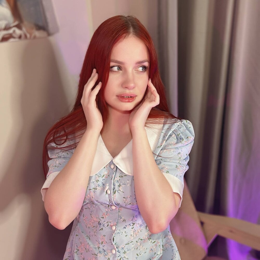 Beautiful redhead_ariel camgirl in vrcamshot.com