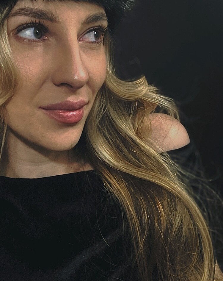 Beautiful Ava_Ridge camgirl in vrcamshot.com